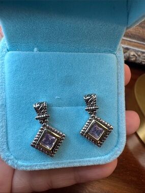 3177-Swarovski Crystal Element post earrings,velvet box included